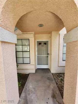 Photo #1: 2687911 Listing 