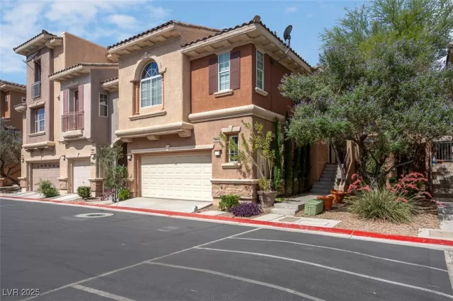 MLS: 2687919 Condo For Sale