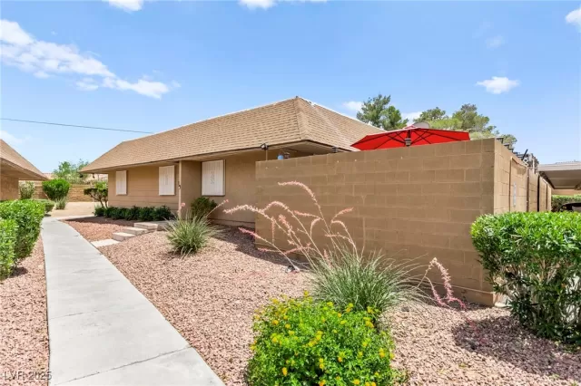 MLS: 2687921 Condo For Sale