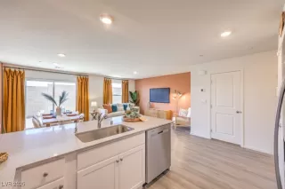 Photo #2: 2687941 Listing