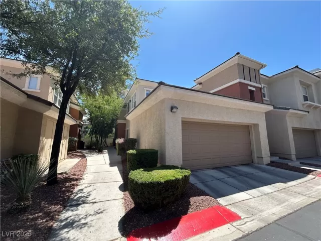 MLS: 2687962 Condo For Sale