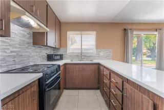 Photo #2: 2687973 Listing