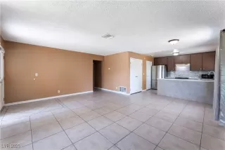 Photo #6: 2687973 Listing