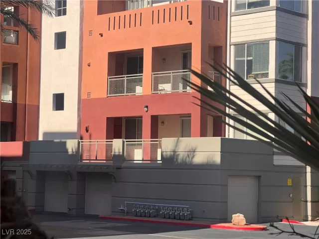 MLS: 2688024 Condo For Sale