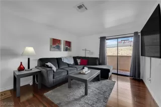 Photo #4: 2688040 Listing