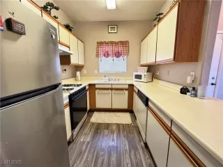 Photo #6: 2688216 Listing