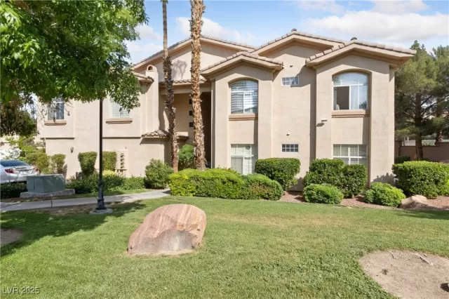 MLS: 2688317 Condo For Sale