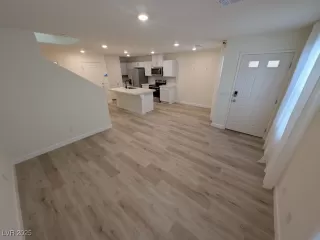 Photo #3: 2688331 Listing 