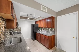 Photo #4: 2688344 Listing