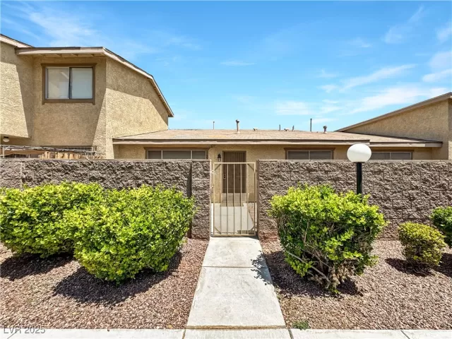 MLS: 2688356 Condo For Sale