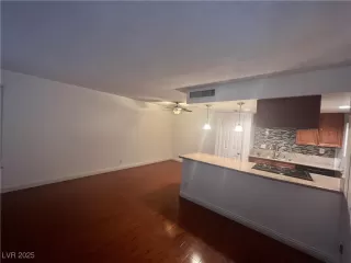 Photo #2: 2688383 Listing 