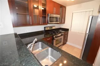 Photo #6: 2688416 Listing