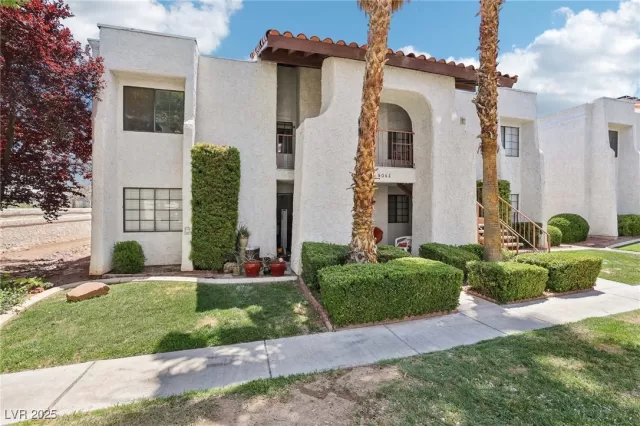 MLS: 2688470 Condo For Sale