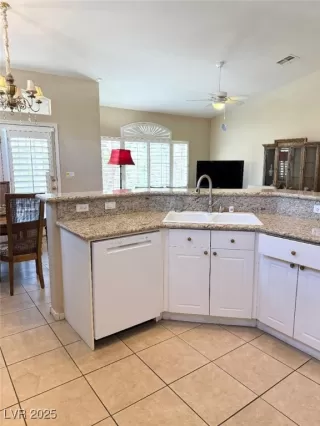 Photo #3: 2688479 Listing