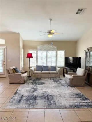 Photo #5: 2688479 Listing