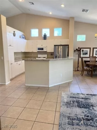 Photo #6: 2688479 Listing
