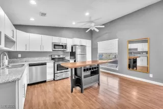 Photo #2: 2688492 Listing