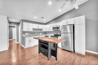 Photo #3: 2688492 Listing