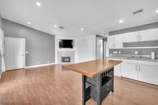 Photo #5: 2688492 Listing