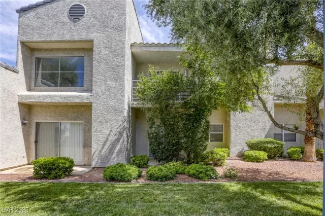 MLS: 2688493 Condo For Sale