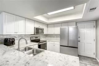 Photo #6: 2688493 Listing 