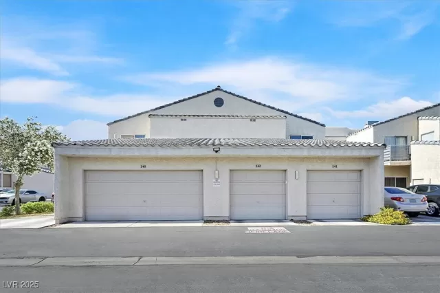 MLS: 2688507 Condo For Sale