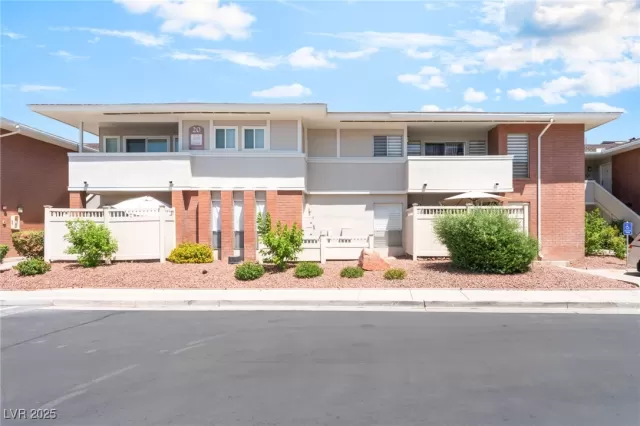 MLS: 2688511 Condo For Sale
