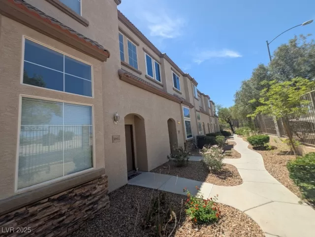 MLS: 2688536 Condo For Sale