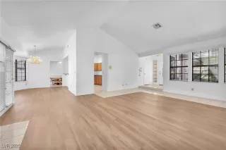 Photo #5: 2688590 Listing