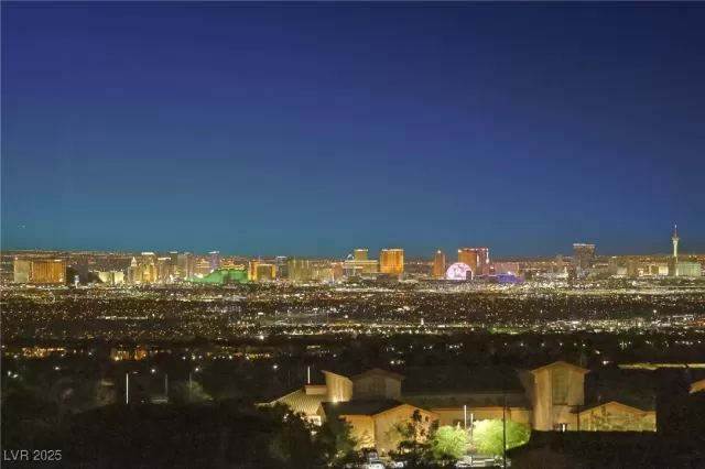 MLS: 2688601 Condo For Sale