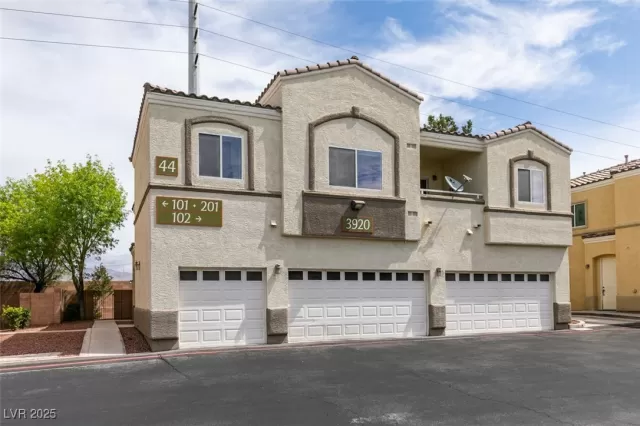 MLS: 2688604 Condo For Sale