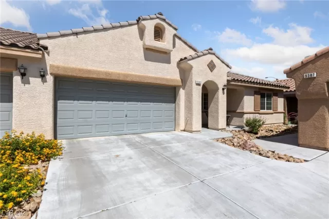 MLS: 2688636 Condo For Sale