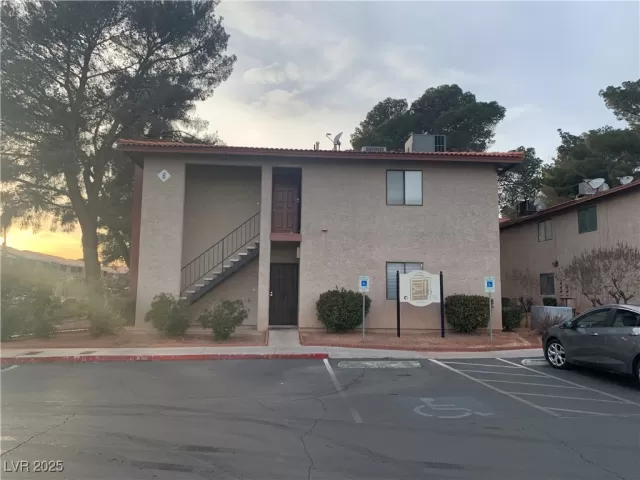 MLS: 2688676 Condo For Sale