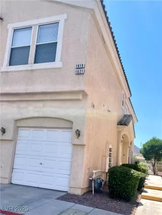 Photo #1: 2688678 Listing 