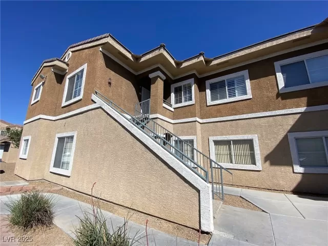 MLS: 2688750 Condo For Sale