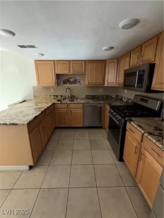 Photo #3: 2688761 Listing 