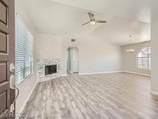 Photo #3: 2688783 Listing 