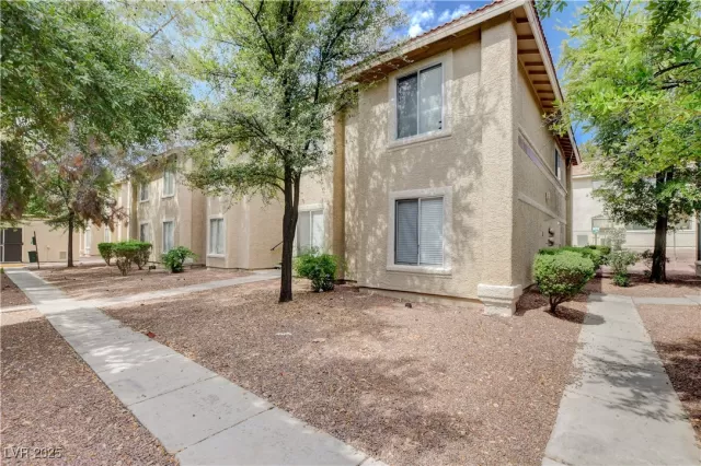 MLS: 2688790 Condo For Sale