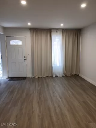 Photo #1: 2688854 Listing 