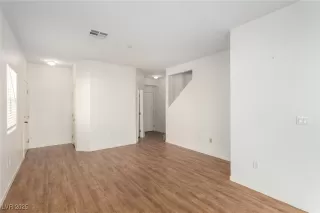 Photo #3: 2688857 Listing