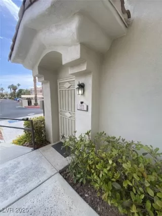 Photo #1: 2688894 Listing 