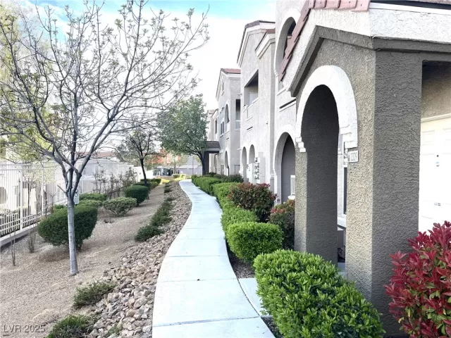 MLS: 2688931 Condo For Sale