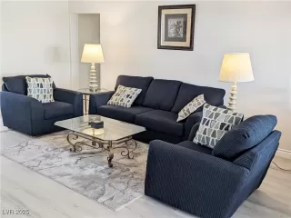 Photo #1: 2688956 Listing 