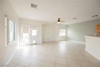 Photo #4: 2688972 Listing