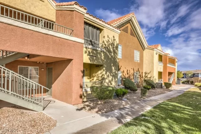 MLS: 2688981 Condo For Sale