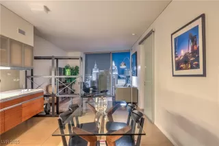 Photo #5: 2689000 Listing 