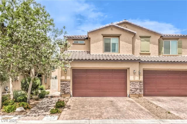 MLS: 2689012 Condo For Sale