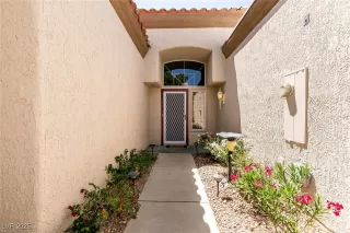 Photo #3: 2689054 Listing 