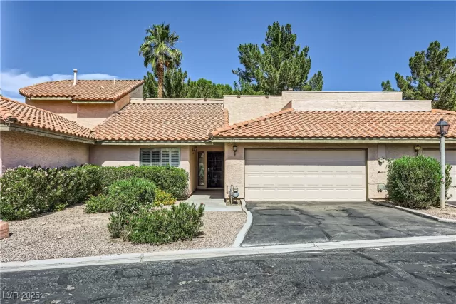 MLS: 2689186 Condo For Sale