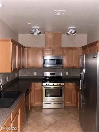 Photo #3: 2689197 Listing 